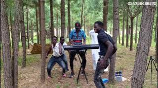xmas mood piano seben saviour Bee ft gaius piano