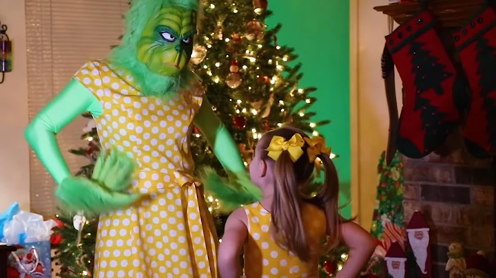 Ava Plays Grinchy Grinchy At Grinch Master's House! KidCity