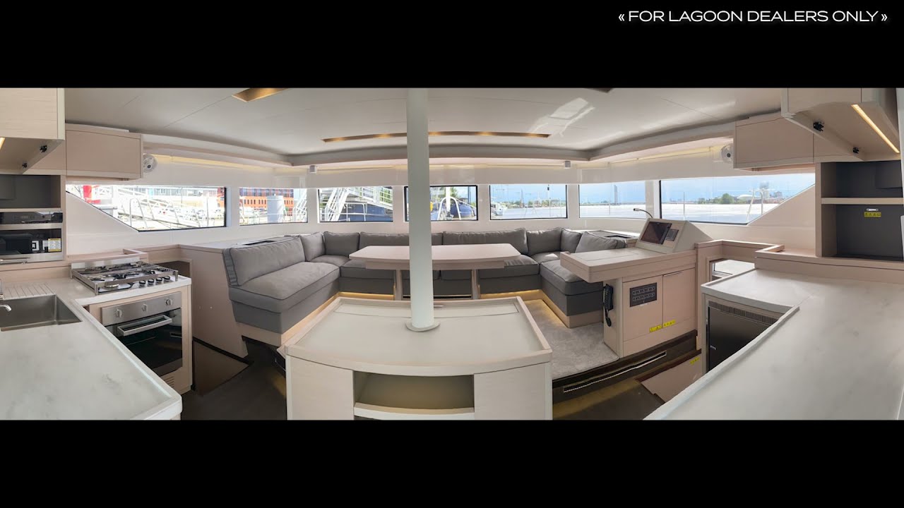 Lagoon catamaran. Nuevo 