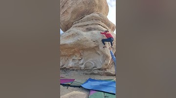 Joshua Tree Bouldering - Roof Romp (V4)