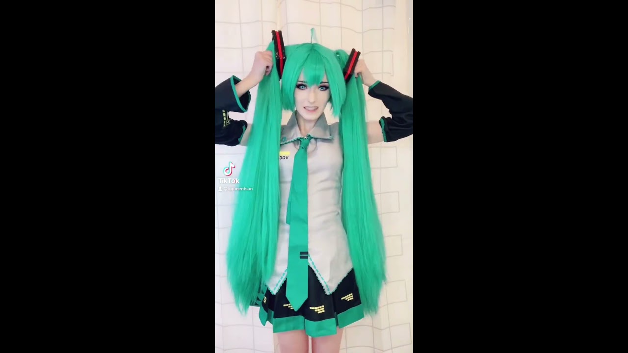 Miku rips off her pigtails