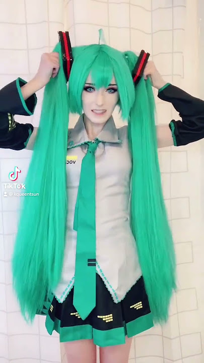 Miku rips off her pigtails