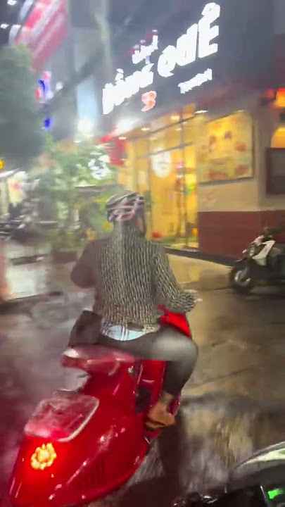 Vespa 946 RED 179.179 lên đường làm nhiệm vụ ✈️