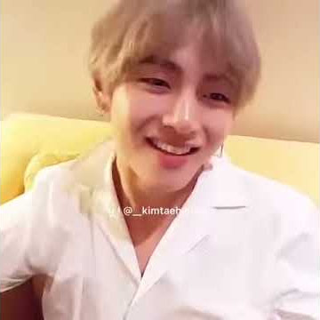 Senyuman V BTs yang bikin lo meleleh (Taehyung's smile kills me)