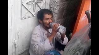 Menakjubkan!  Orang gila hafal qur'an yang memiliki suara emas..