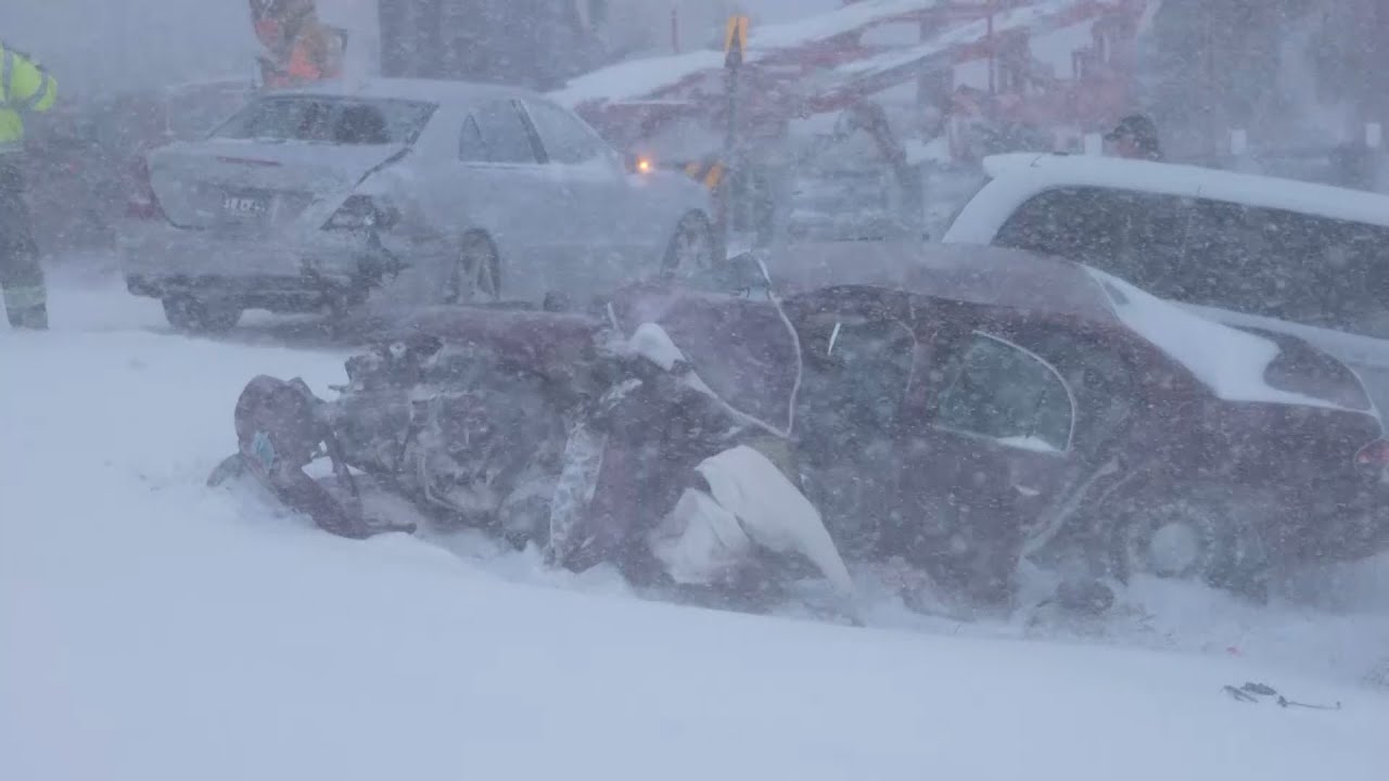Massive pileup in the Blizzard shuts down I-94 in Albertville, MN - 12/23/2020