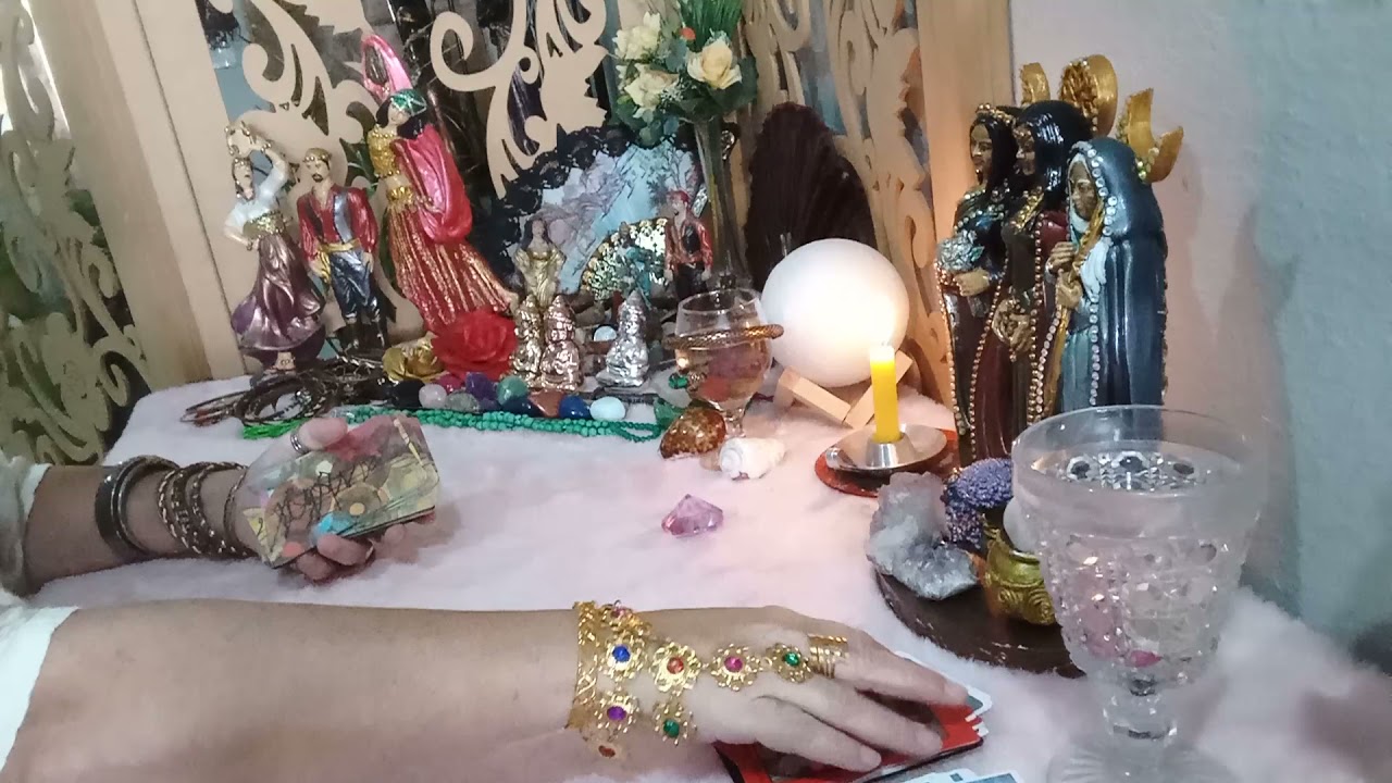 Porque não consigo tirar ele(a) da minha cabeça? Vamos ver o que tá acontecendo Tarot ?❤️💃💃🌹