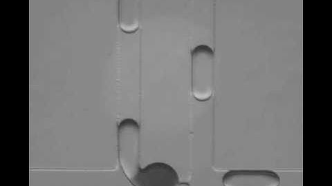 Serial dilution in microfluidic droplet array