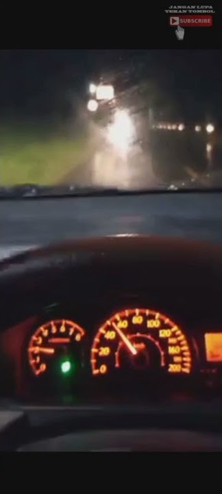 Story' WA Bawa mobil malam hari hujan