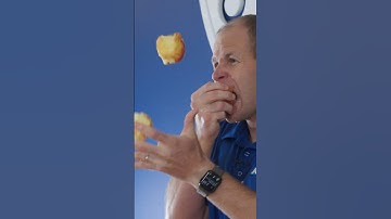 Most bites taken from three apples whilst juggling in one minute - 198 by David Rush 🍎