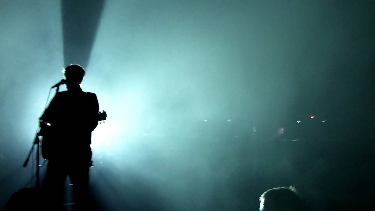 BONNAROO 2010 - DAY 1 - The xx - WALK ON + "Intro" auf YouTube ansehen BONNAROO 2010 - DAY 1 - The xx - WALK ON + "Intro" auf YouTube ansehen