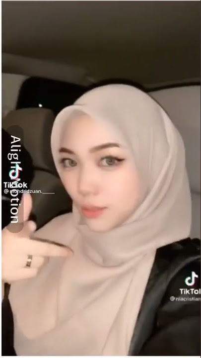 nia irwan bertudung??