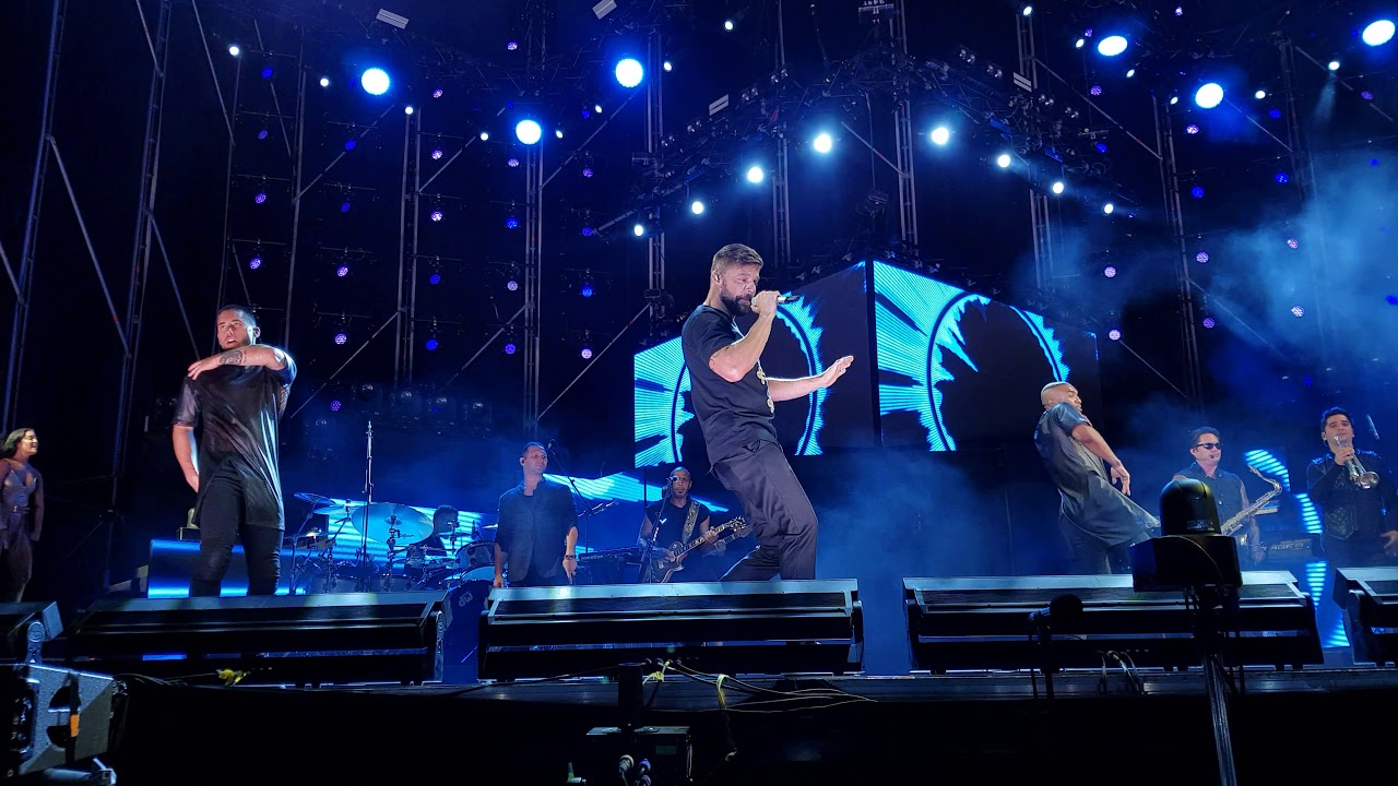 Ricky Martin concierto live en Cádiz - DROP IT ON ME / SHAKE YOUR BON-BON 31.8.18 (1.fila front row)