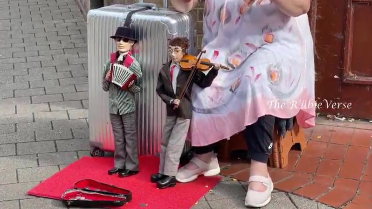 Street Performer Puppet ShowMusical The best puppet street show YouTube