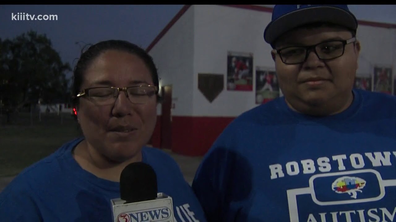 Robstown High School raises awareness for autism - YouTube
