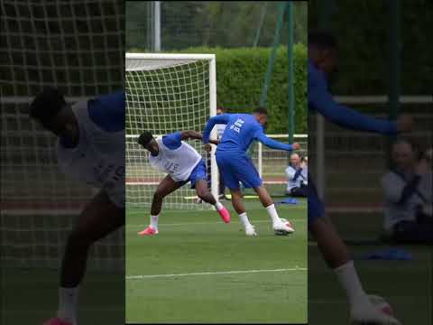 Video ¡ESTÁ VOLANDO! MBAPPÉ PALPITA EL COMIENZO DEL MUNDIAL A PURO LUJO |
