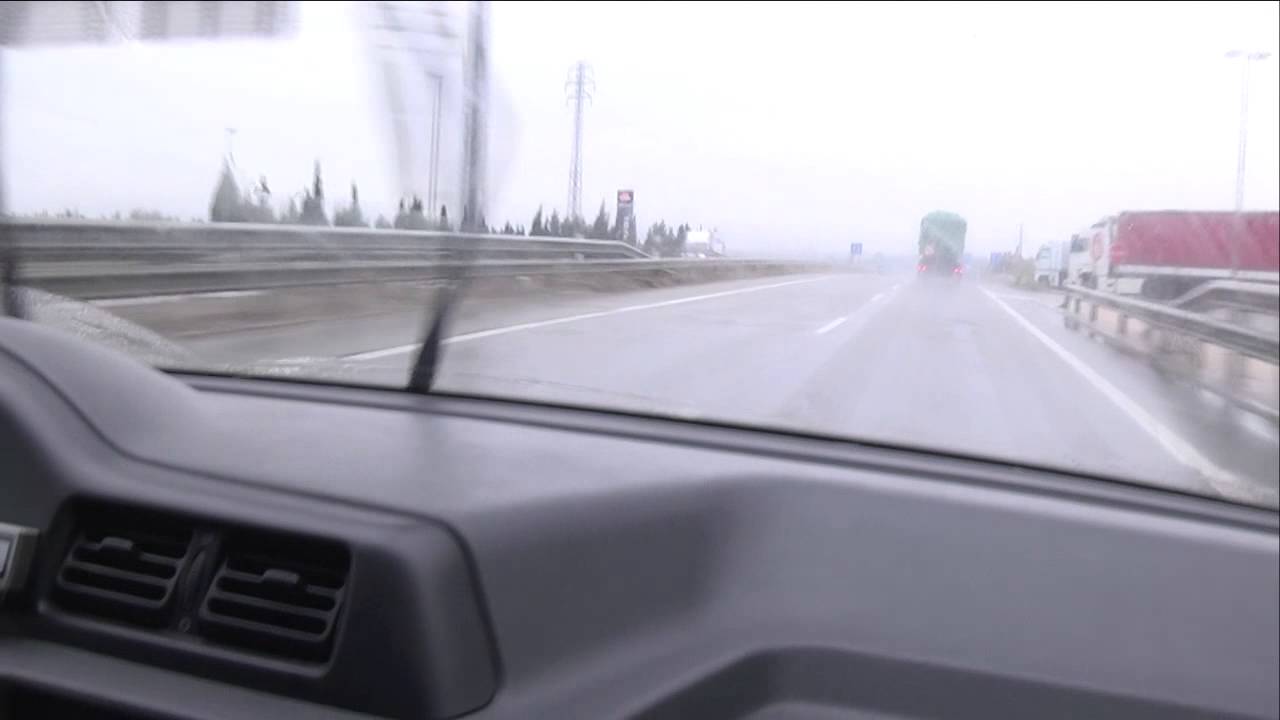 Conducción con lluvia reparacion de neveras cali