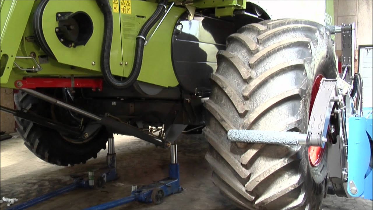 Easy Gripper 2160 - mounting wheel on harvester 