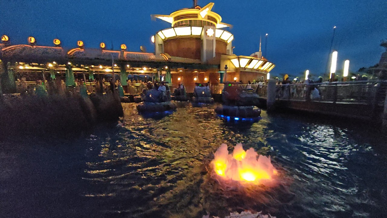 東京ディズニーシー】※音量注意※曇りの日の昼と夜に乗るアクアトピア