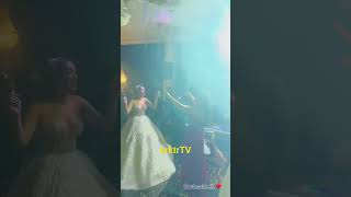 Kurtuluş Kuşun Düğününde Eda Sakız Papatya Falı Söyleyip Gelinle Karşılıklı Oynuyorlar