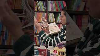 Όχι, αυτό δεν είναι απλό βιβλίο. Είναι ταξίδι στην εποχή των δεινοσαύρων 🦕📖