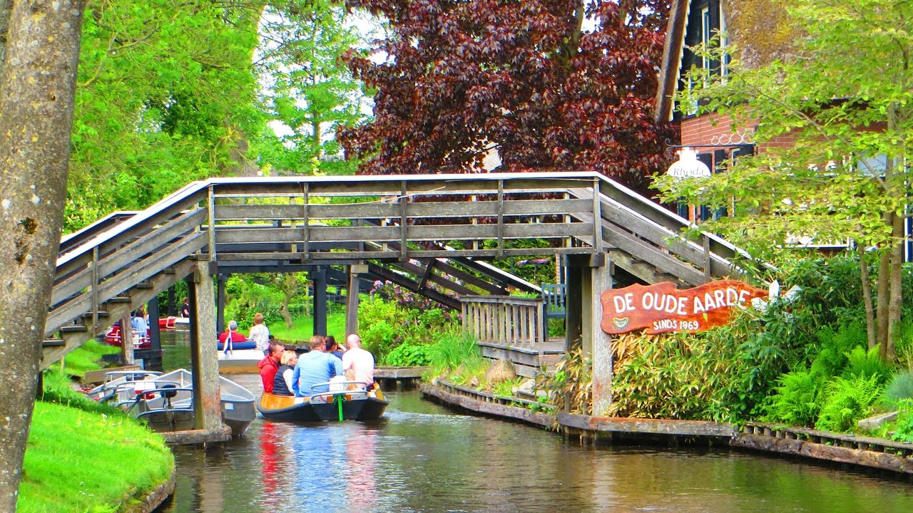 Marvelous Giethoorn boat trip 2017 .Holland. - YouTube