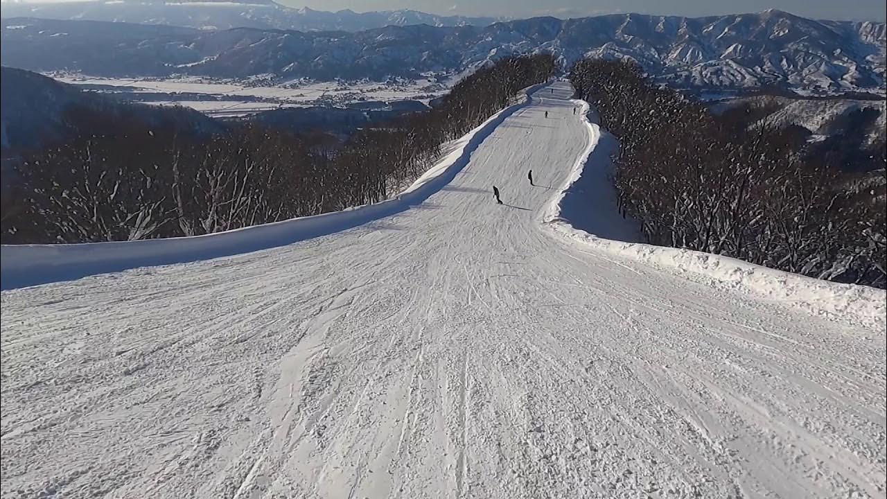 2021/2/19 野沢温泉スキー場 野沢に来たら必ず滑りたい絶景のスカイラインコースを山頂から一番下まで、かっ飛ばしてみました。 YouTube