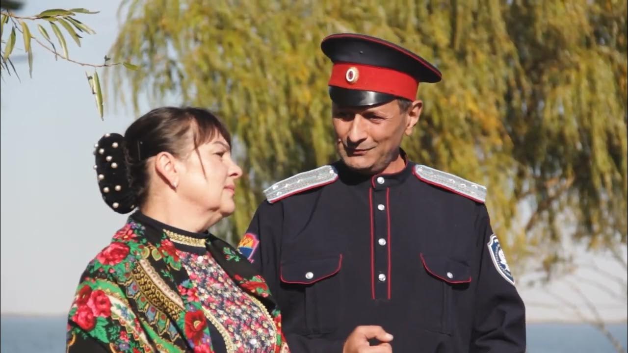 А за речкой тумантуман щепалова. А за речкой туман белый белый. Группа песня над рекой. Там за речкой ноты. Дркин костры над рекой.