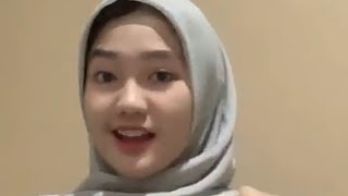 Download Lagu Cantik Banget. Video Chikakiku Pakai jilbab. yuk nonton MP3