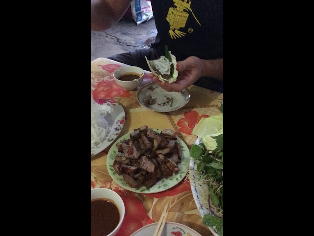 Sam Neua Food – Pork BBQ wraps