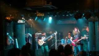 VAN HALEN Humans Being  perfomed AMA HALEN