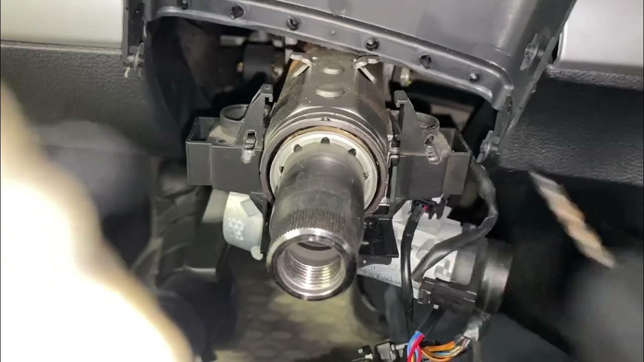 Как открутить срывные болты на рулевой колонке Как открутить срывные болты на Volkswagen Golf 6 - YouTube