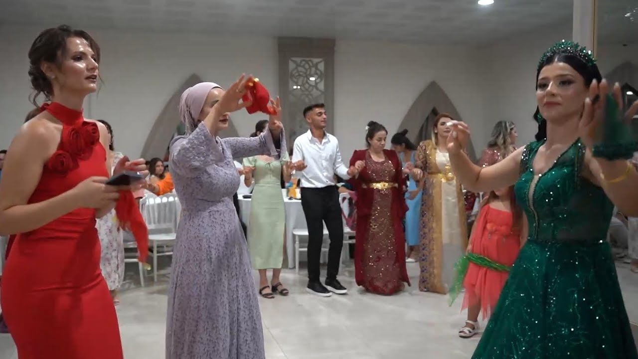 Gelin ve Damadın Babaları Düğünde Coştu