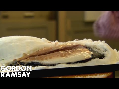 Video: Hvordan Bake Et Kyllingekropp I Salt