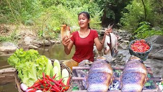 So Yummy Red Fish Catching and grilling many fishes for jungle food, Eating Fish Delicious