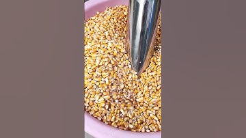 Self-priming pulverizer, self-priming feeding, saving labor and time