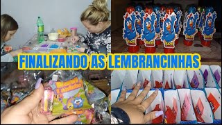 FINALIZANDO AS LEMBRANCINHAS E PERSONALIZADOS (TEMA GALINHA PINTADINHA)