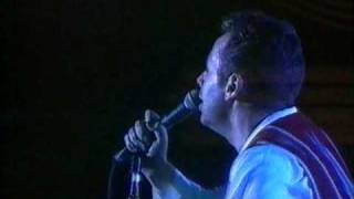 Watch Simple Minds Travelling Man video