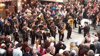 Karşıyakalı Şarkısı Belediye Bandosundan.. İpek Siyah Mantolu Celasin Muşkaranın Eşi Mantolu Masume