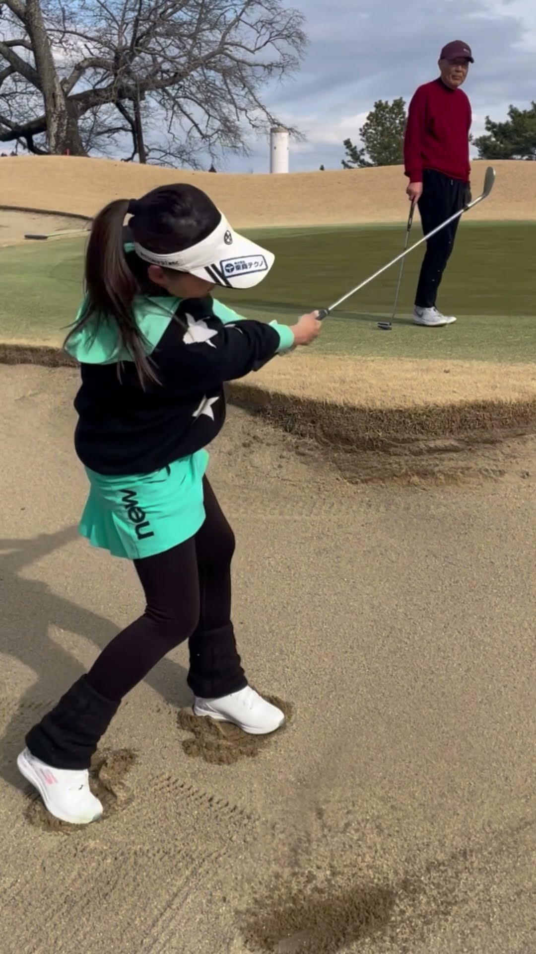 飛ばしたくない時のバンカーショットはテークバック小さめにしますよ #golf