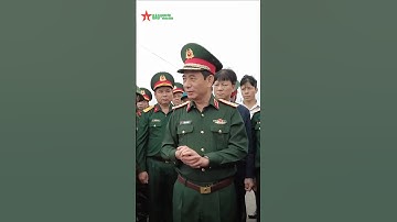 Đại tướng Phan Văn Giang thăm hỏi, động viên bà con vùng lũ Gia Lai