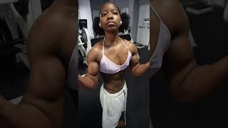 Girl flexing abs #gym #motivation #aestheic