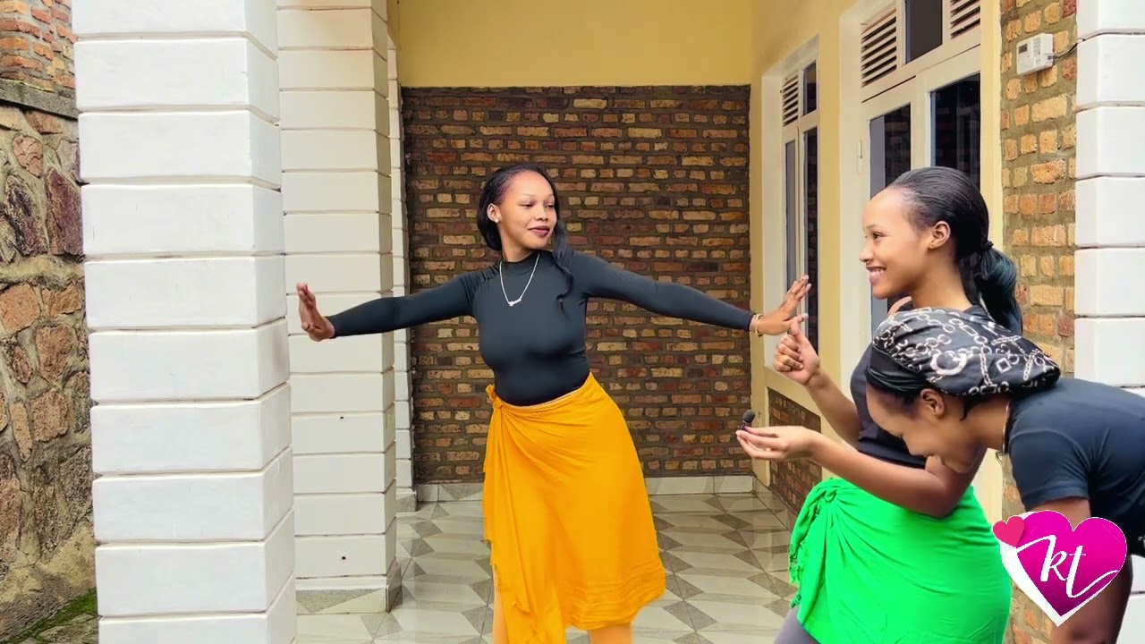 Aba Kuto baratubyiniye | bigishije mama wabo na Ifeza kubyina 😊