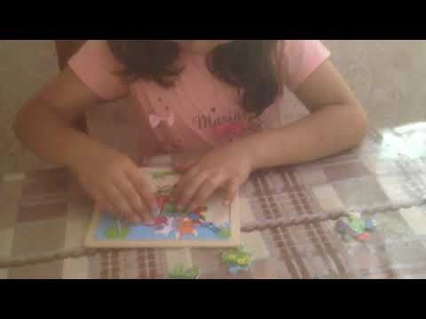 ელენიკო აწყობს სათამაშოს