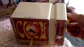 GROOVY Retro Solid State 1970's General Electric C3300A AM/FM Clock Radio Alarm Works!