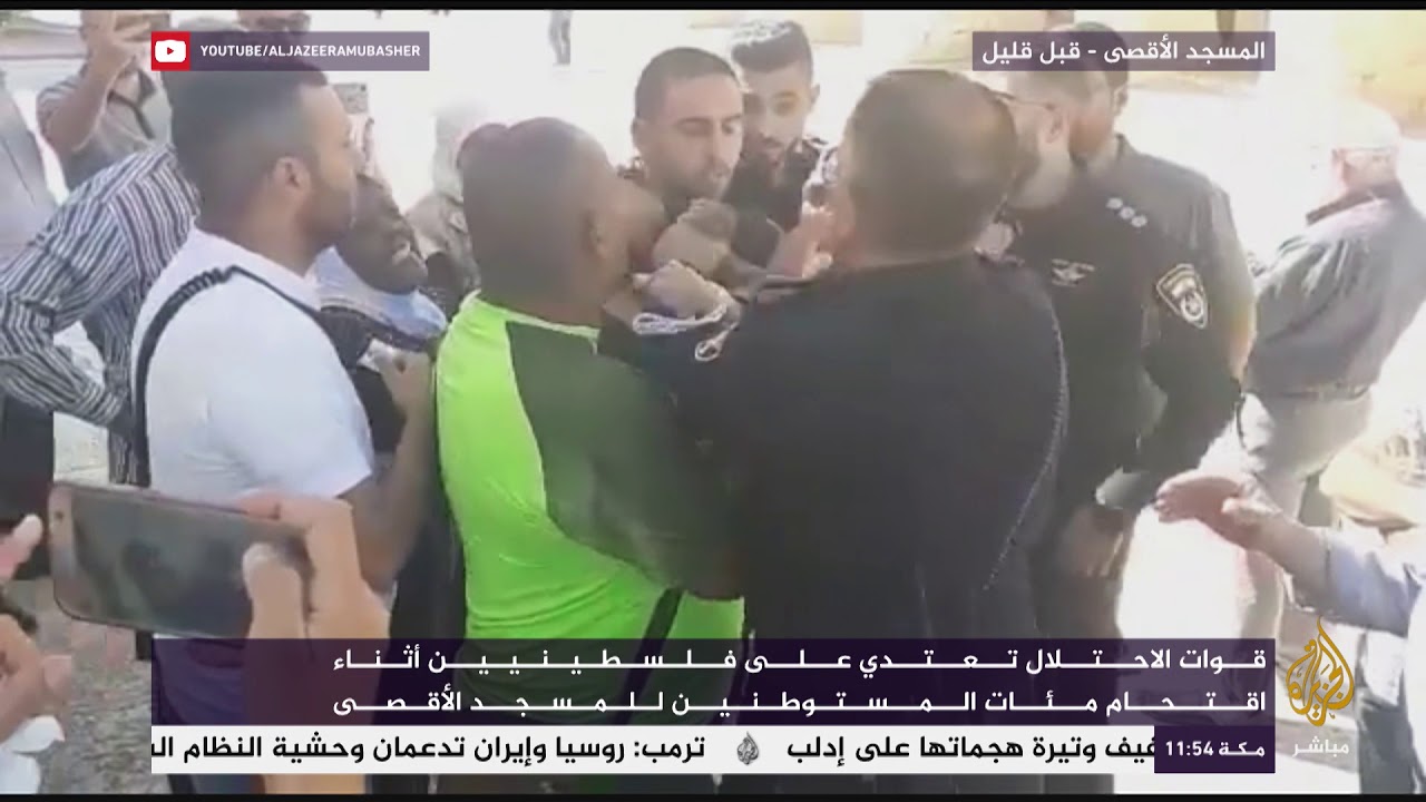 قوات الاحتلال تعتدي بالضرب على فلسطينيين