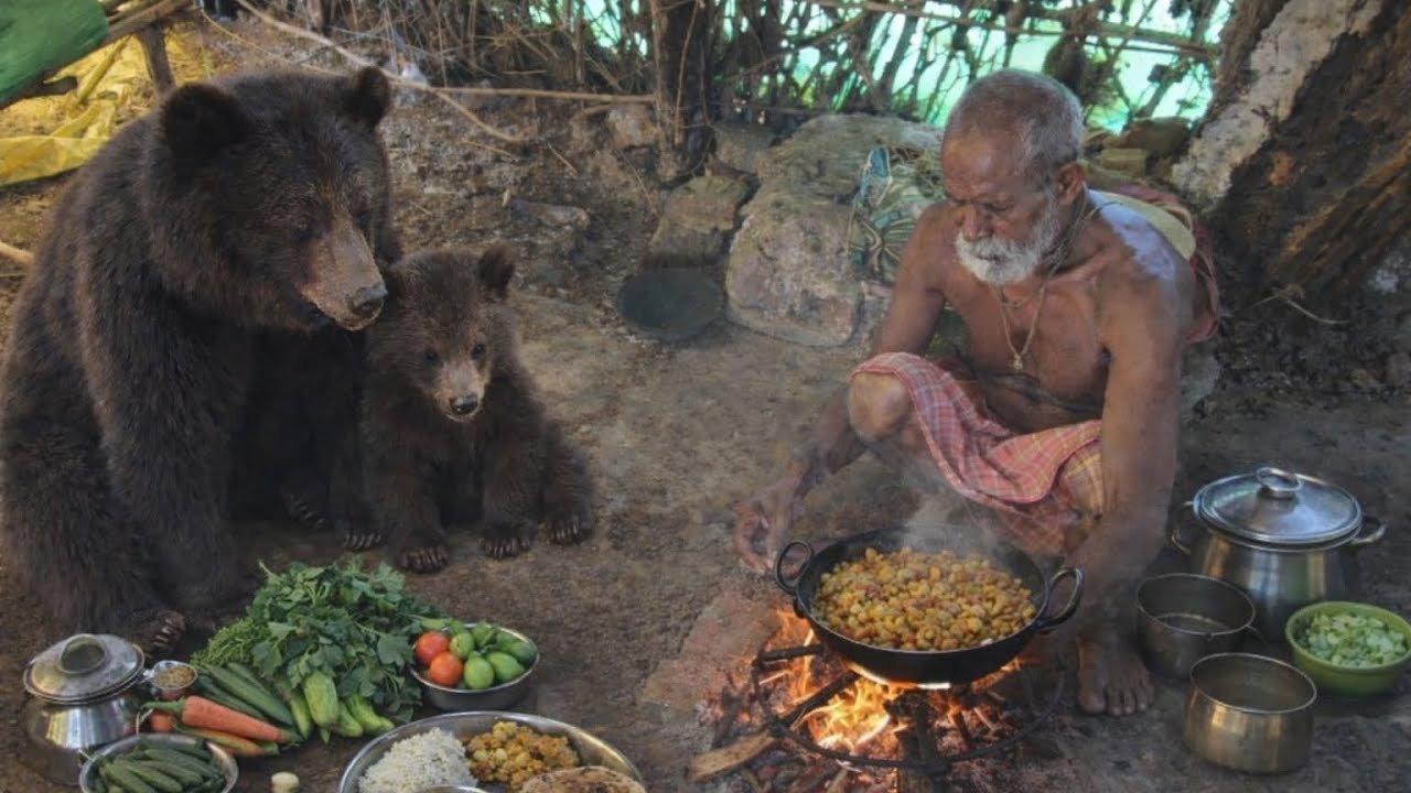 Chitrakoot के बिहड घने जंगल में सिद्ध संत की कुटिया में भेस बदल कर आए ठाकुर जी महाराज।।