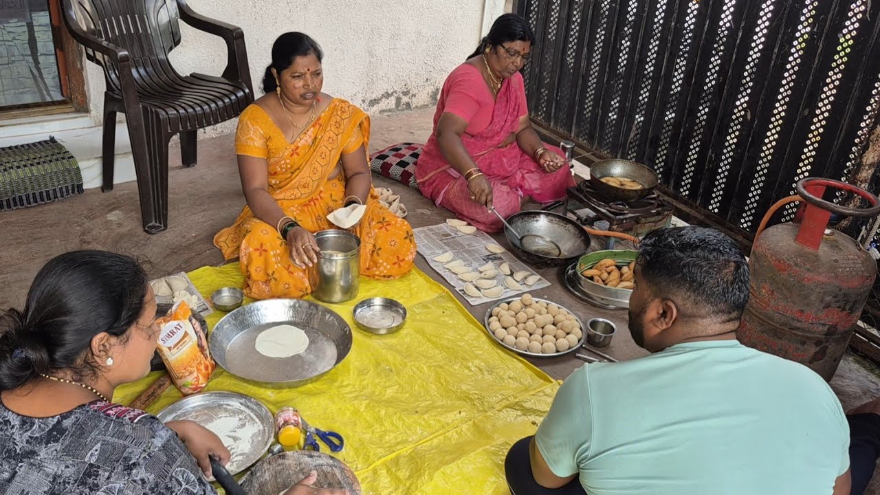 पाडव्याची गेले हनुमानाला ओवाळायला 🙏🙏 अरुणाताई आल्या आम्हाला मदतीला फराळ करायला 🥰🥰