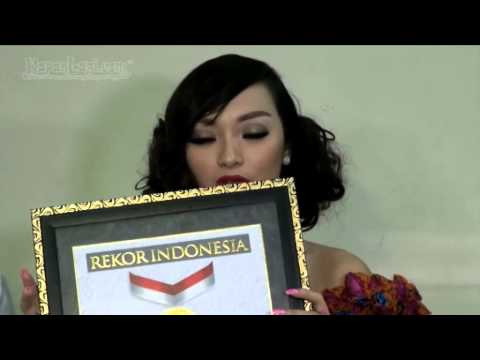Hebat...Zaskia Gotik Buat 7 Video Klip Dalam 24 Jam