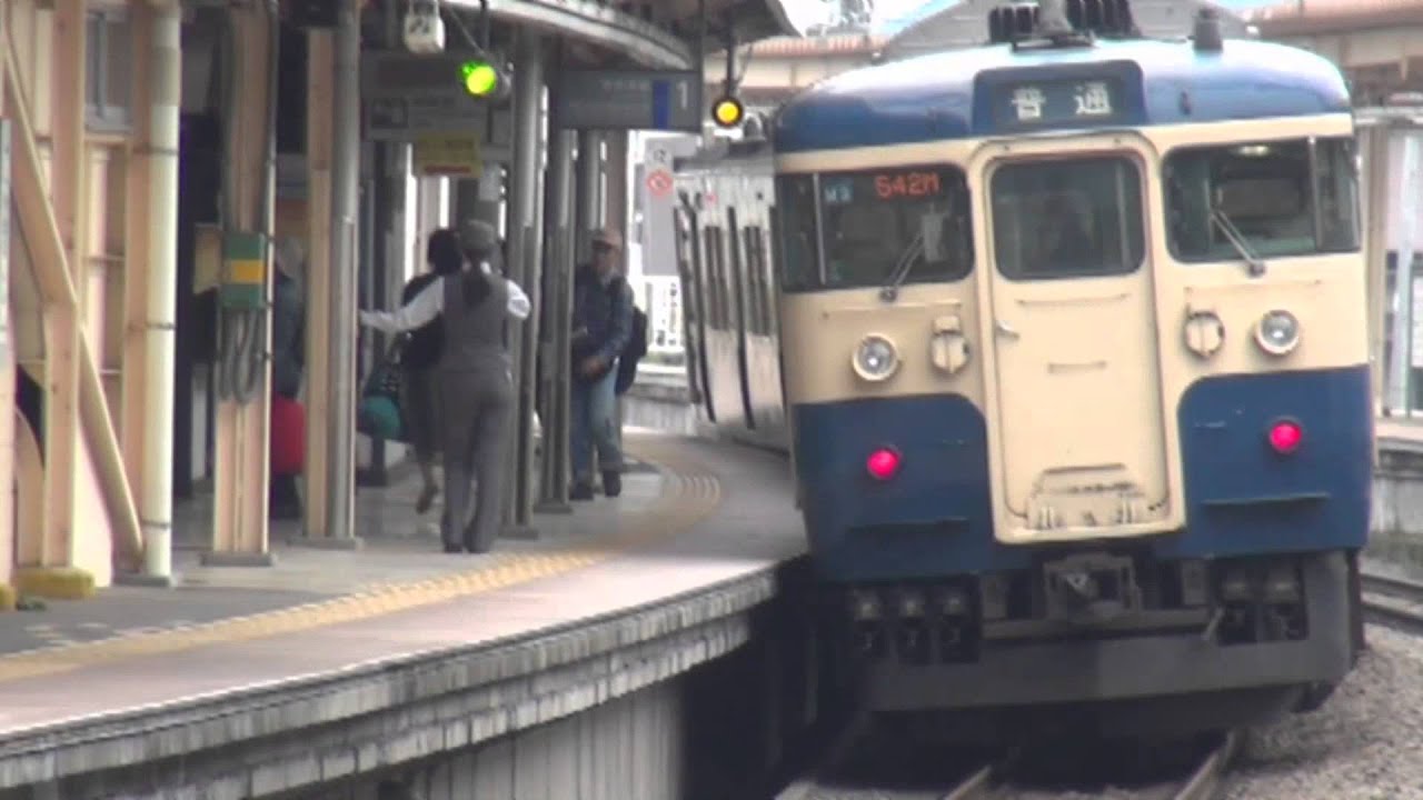 【JR東日本】115系スカ色 中央本線山梨市駅（山梨県）到着と ...